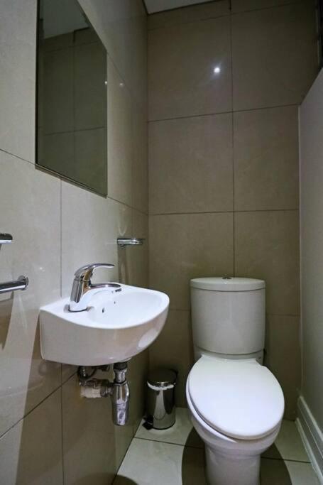 Upmarket Sandton Hydro Park Apartments Johannesburg Exterior photo