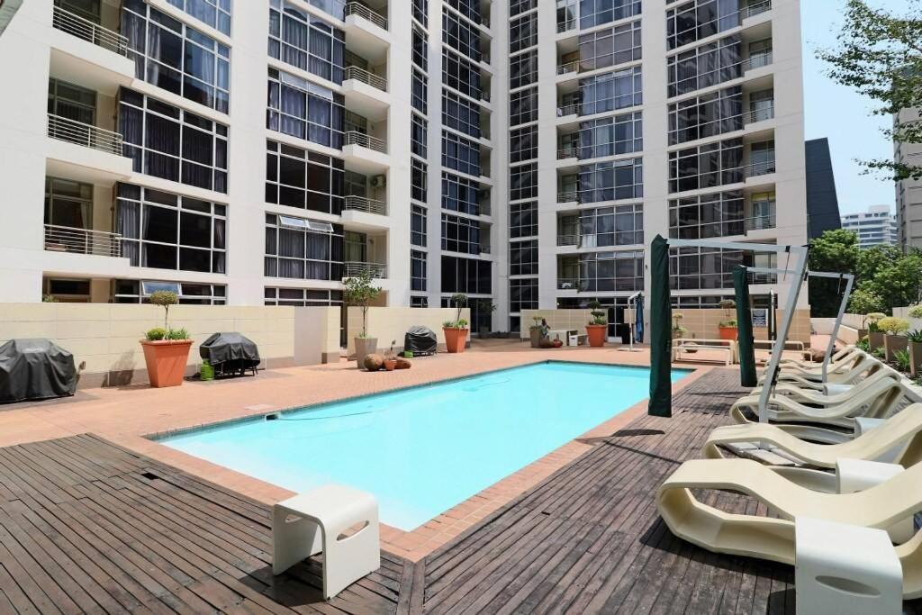 Upmarket Sandton Hydro Park Apartments Johannesburg Exterior photo