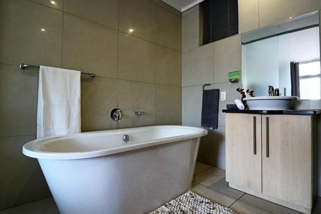 Upmarket Sandton Hydro Park Apartments Johannesburg Exterior photo