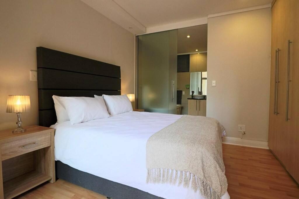 Upmarket Sandton Hydro Park Apartments Johannesburg Exterior photo